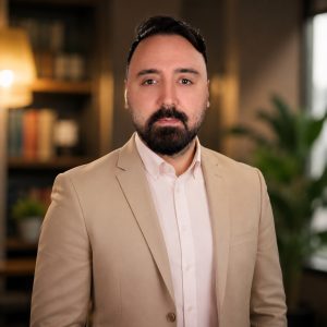 عکس موسس و مدیرمسئول: دکتر محمدعلی نژادیان